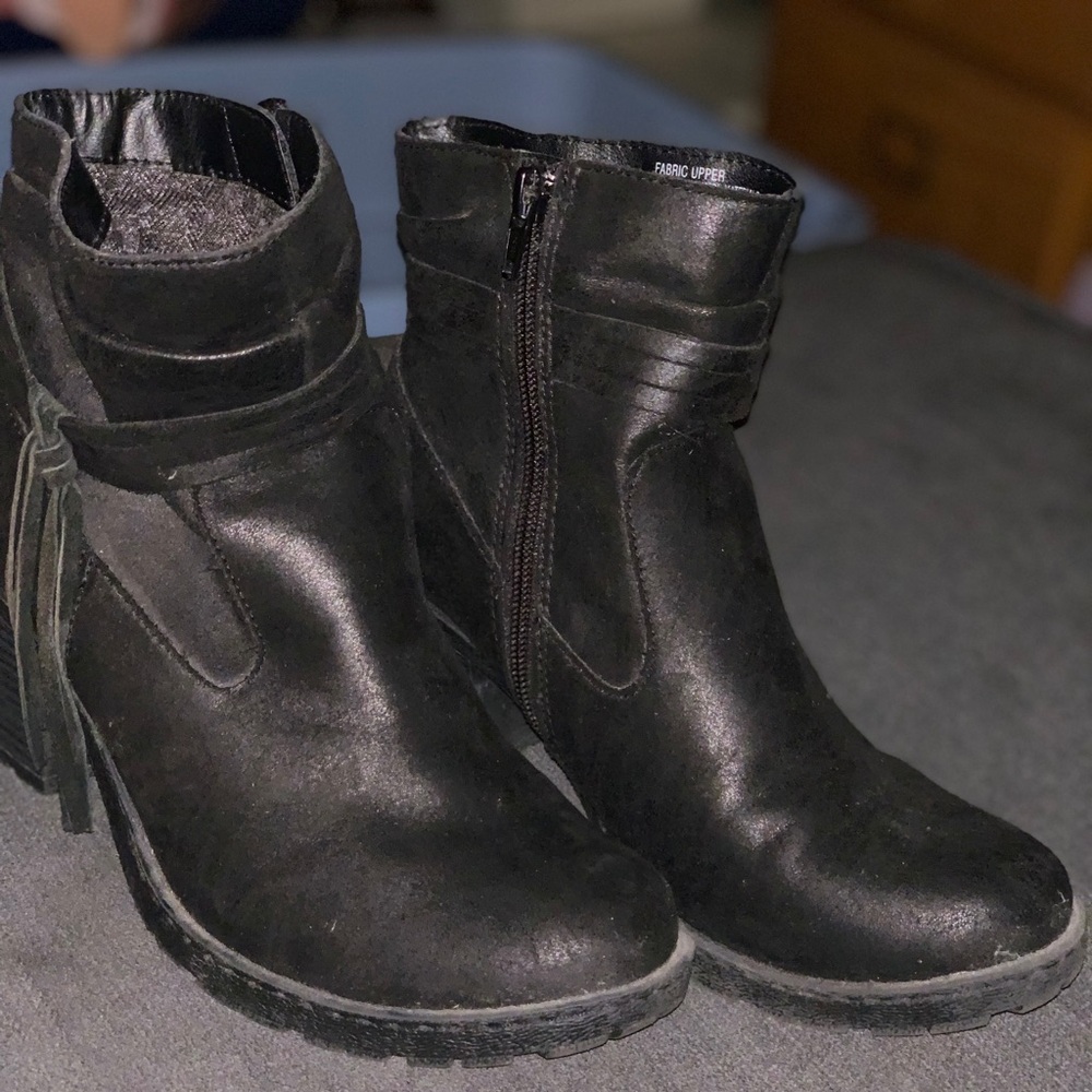 B.O.C born brand black ankle healed boots
